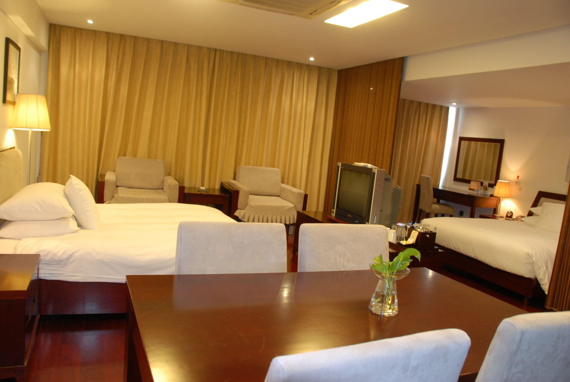 Gloria Plaza Hotel Kangqiao Shanghai Exterior photo