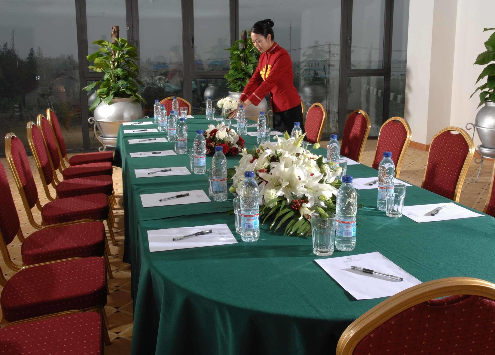 Gloria Plaza Hotel Kangqiao Shanghai Facilities photo
